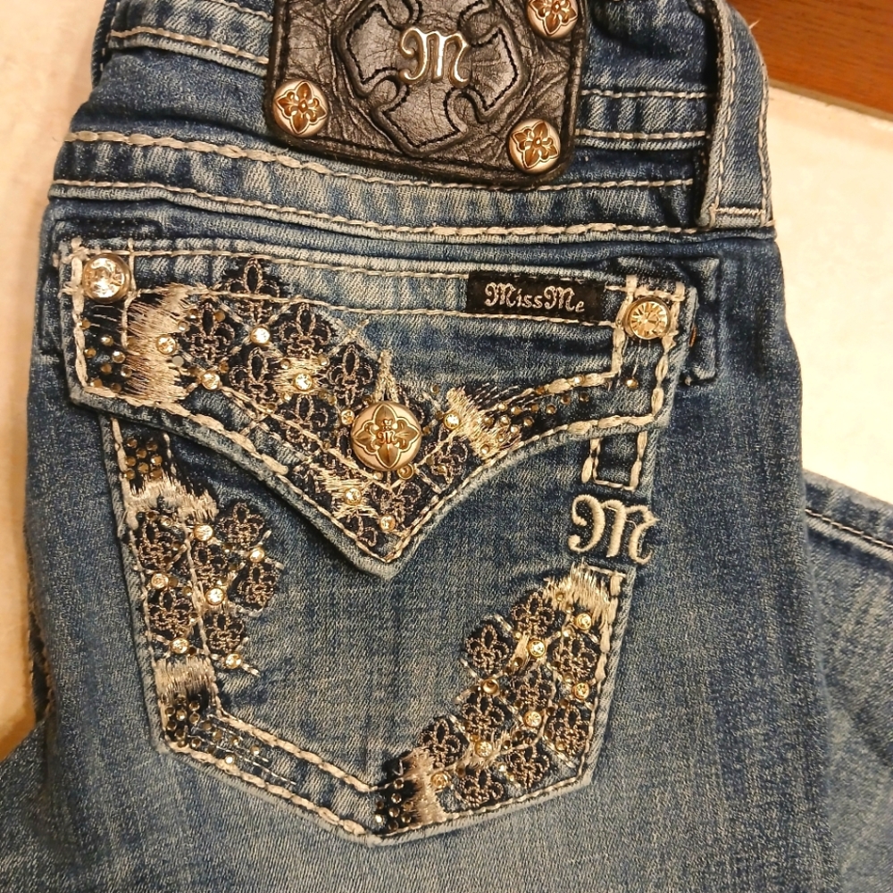 Brand new miss me Capri jeans 30 in waist loads of detail on pockets